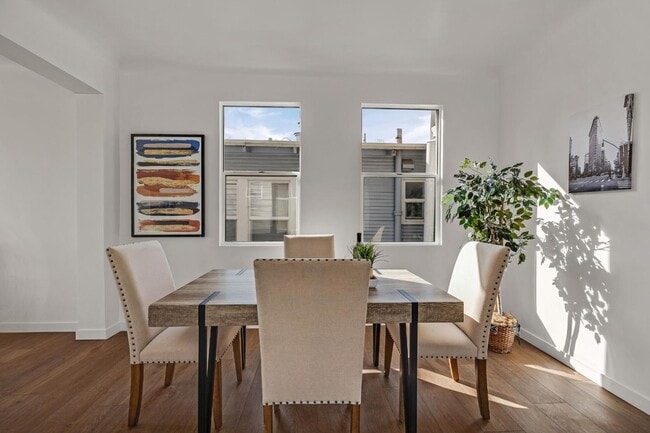 Photo - 4730 Melrose Ave