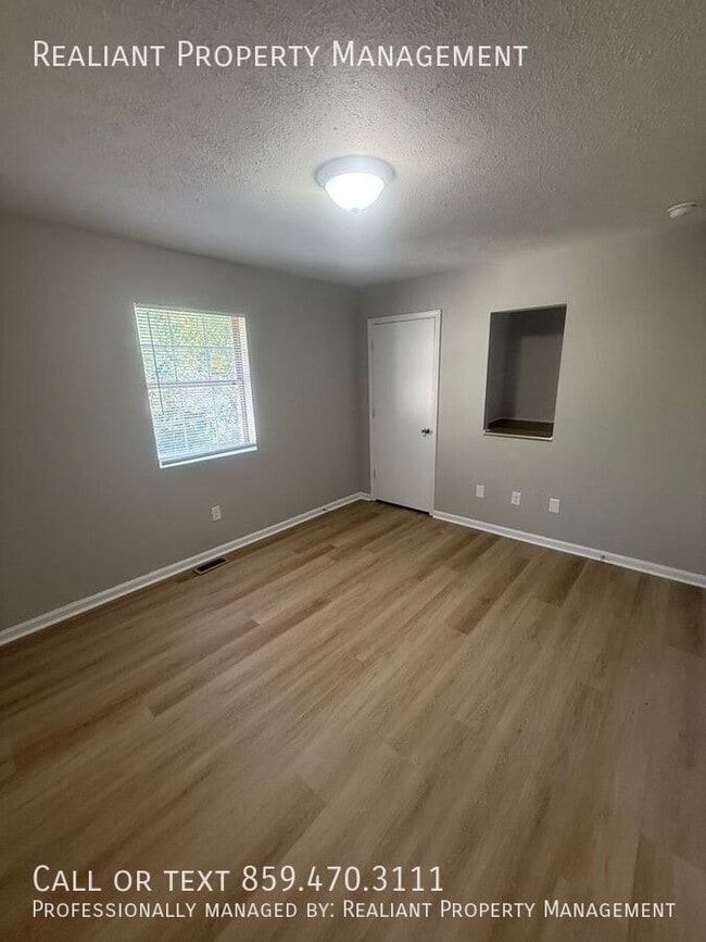 Building Photo - 31 Hurley St Rental