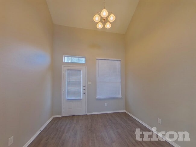 Photo - 1028 Glencrest Dr