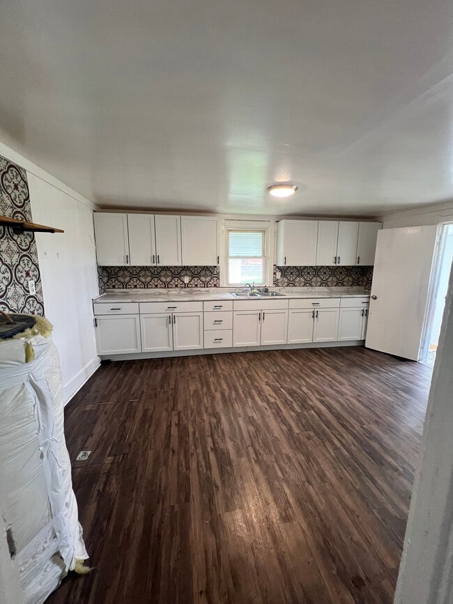 Photo - 261 E Crocker St