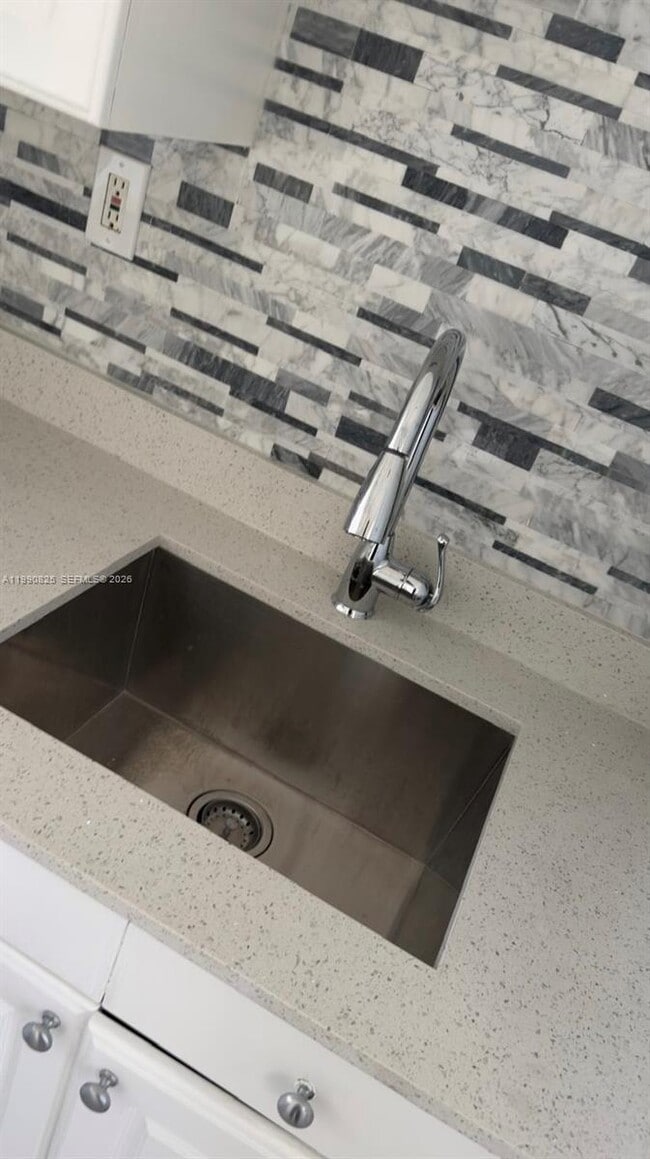 Photo - 2800 NE 203rd St Unidad 17