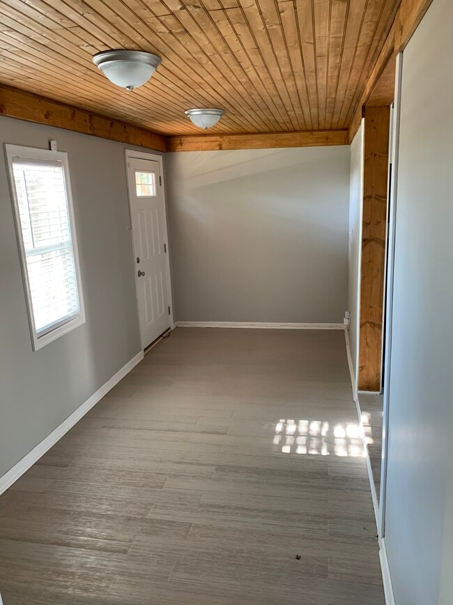 Photo - 1513B Lock Rd