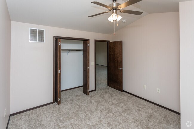 2BR, 2BA - 1,080SF