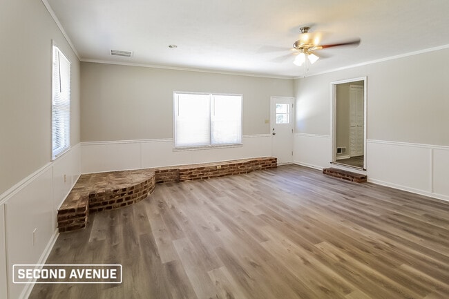 Photo - 721 Bluebird Dr SE