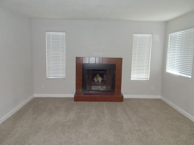 Photo - 2732 Alicialynn Way Unidad B
