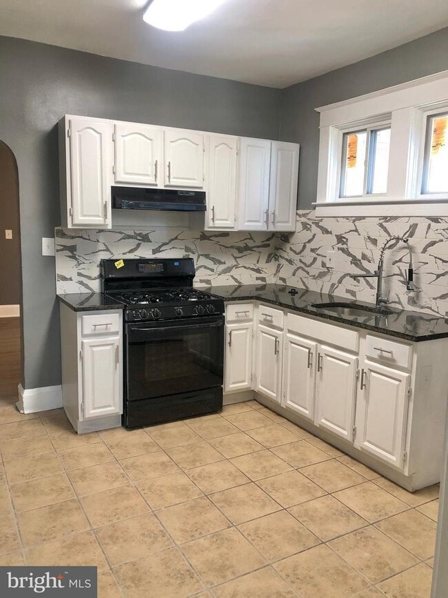 Photo - 4251 Nicholas Ave