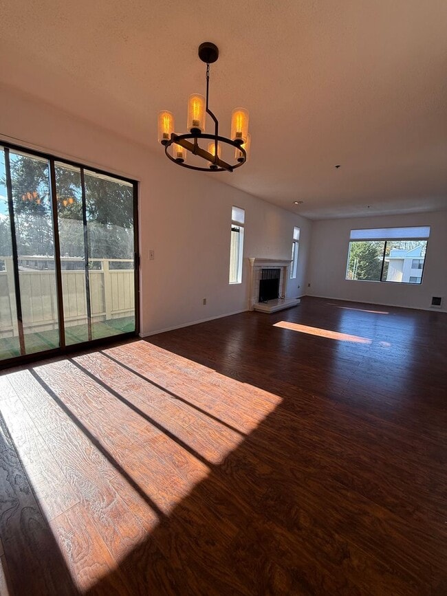 Photo - Well Maintained 2BD/2BTH Lynnwood Condo for Lease in Gated Community!