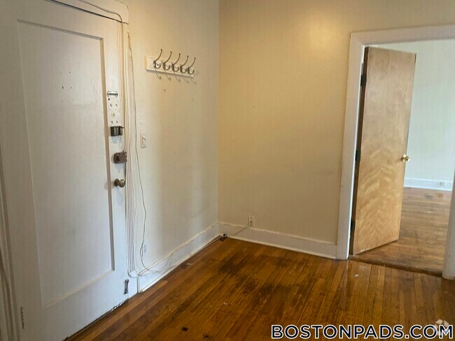 Building Photo - 126 Warren St Rental