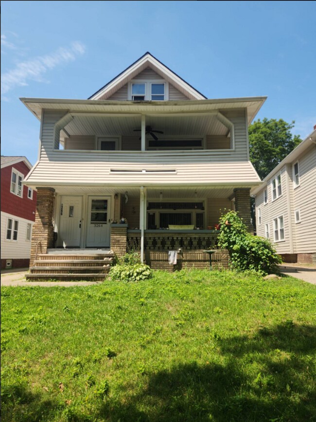 Building Photo - 3264 W 130th St Unit Down