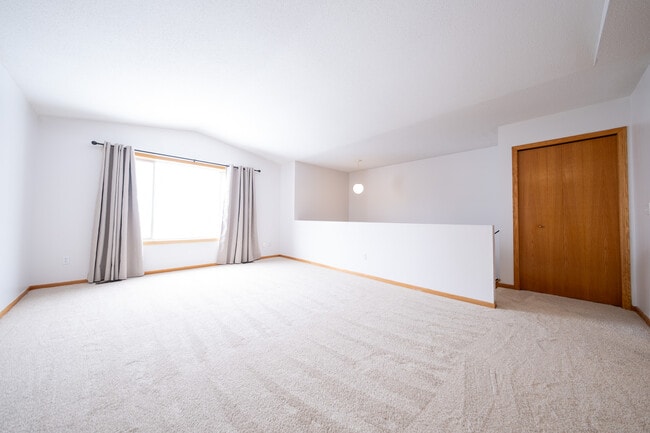 Photo - 634 McIntosh Ct