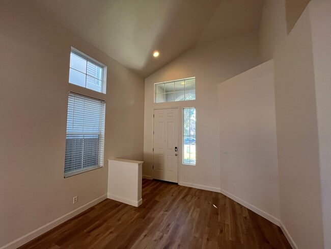 Photo - 5 bedroom home located in Sylvan School District!