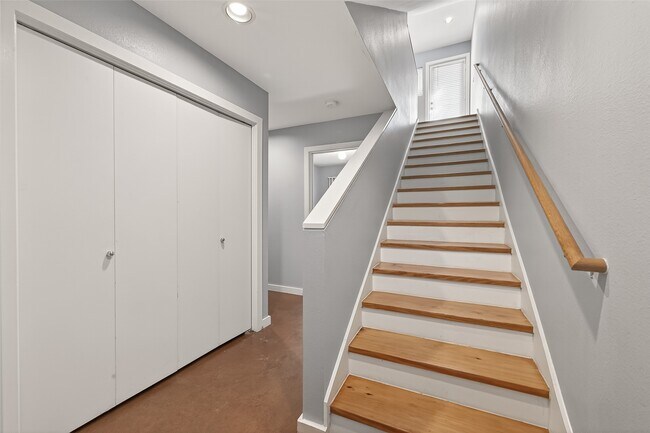 Photo - 6911 Yellowstone Way Dr