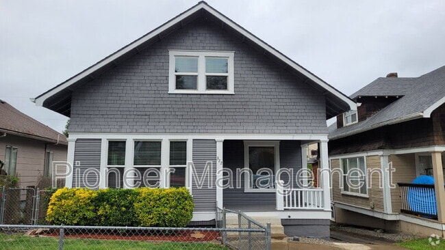 Building Photo - 322 SE Pitzer St Rental