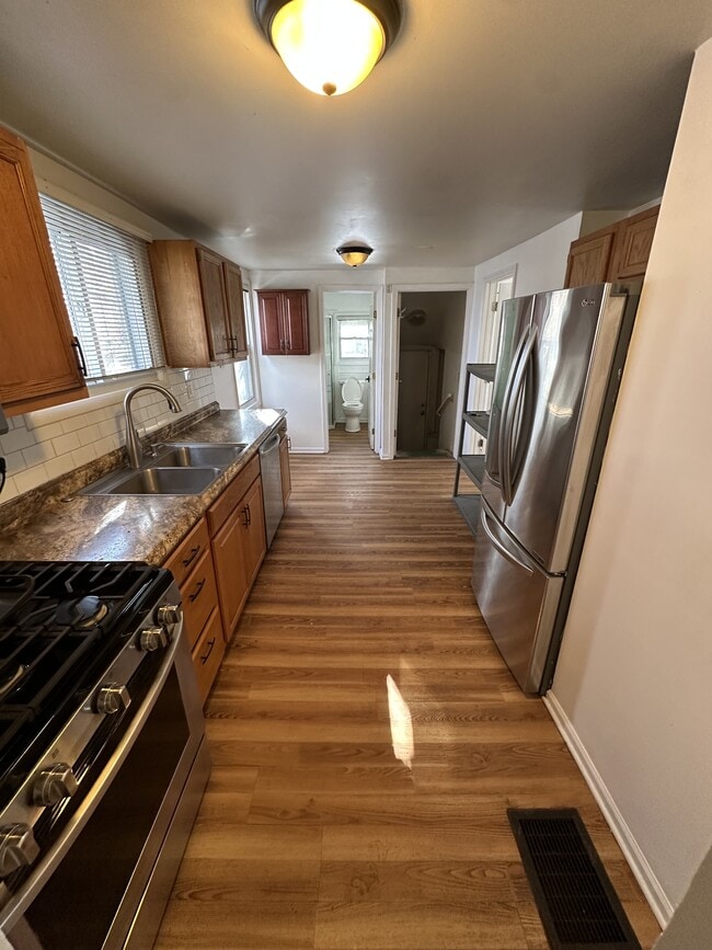 Photo - 215 Dunlap St