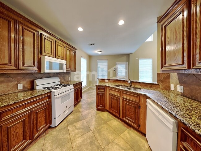 Photo - 2718 Lakecrest Way Dr