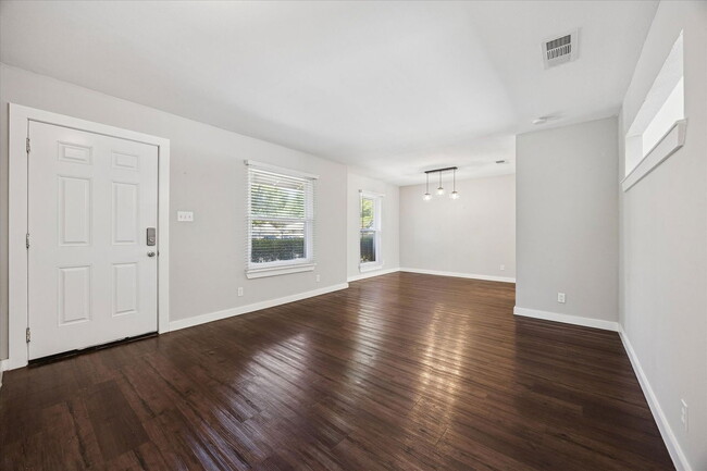 Photo - 9711 Marlborough Dr