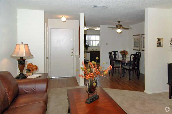 Model B2 2BDx2BA 970SF - Trinity Crossing Apartments