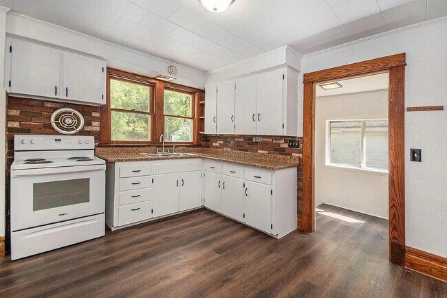 Photo - 125 Briggs St