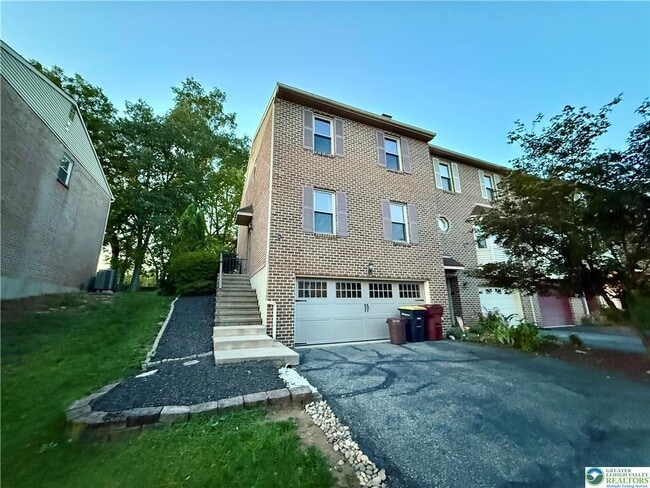 Building Photo - 1943 Alberta Dr Rental