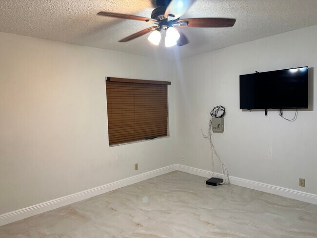 Photo - 4931 NW 86th Ave