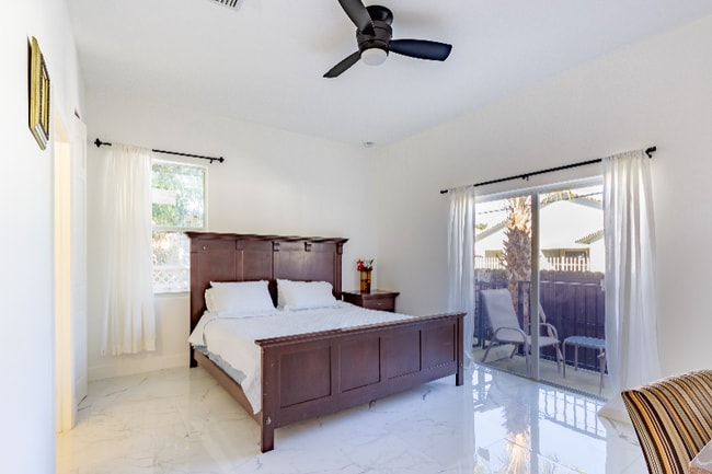 Photo - 2213 Simms St