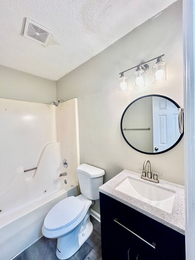 2 Bed/1.5 Bath Apartment-Rossville, GA