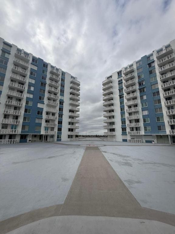 Photo - 925 N Halifax Ave