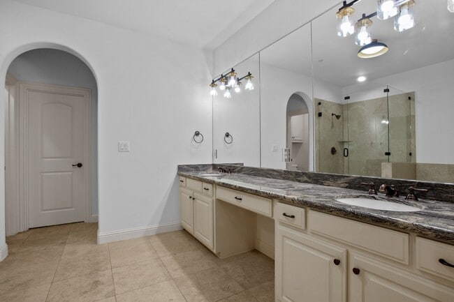 Luxury Highland Park Condo - Luxury Highland Park Condo Unit Hillcrest Ave  03