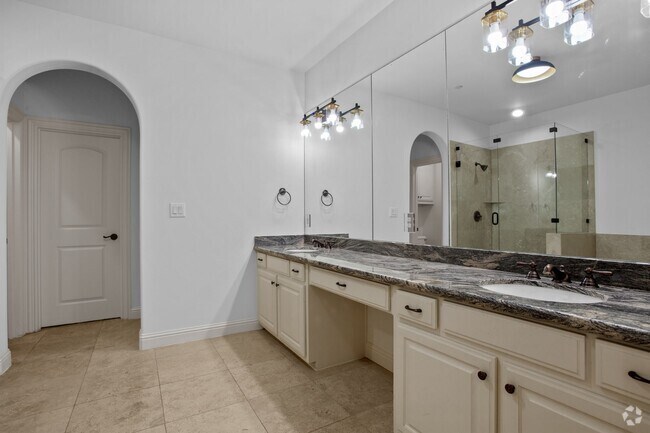 Building Photo - Luxury Highland Park Condo Unit Hillcrest Ave  03