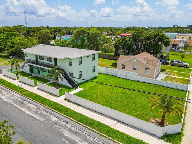 Photo - 1319 Douglass Ave Townhome
