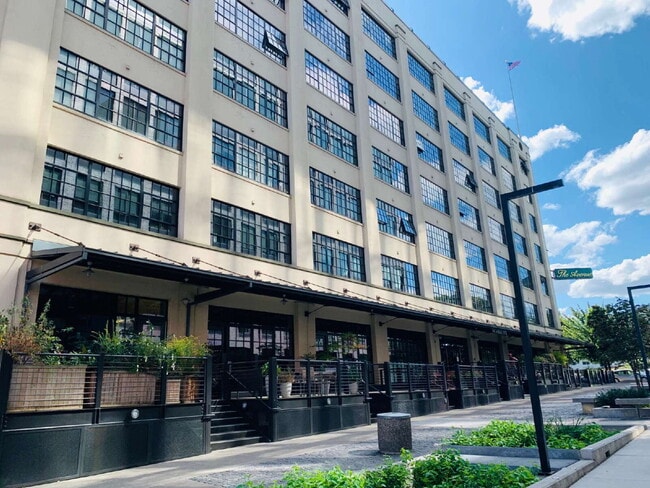 Building Photo - 1400 NW Irving St Unit #328