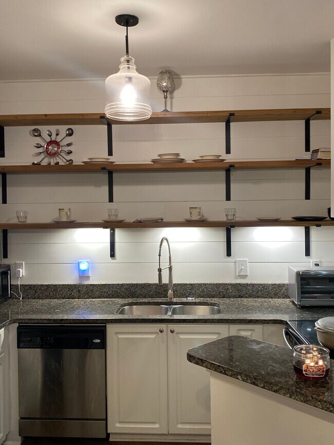 Kitchen - 10 Perimeter Summit Blvd NE Unidad 2309 Rental