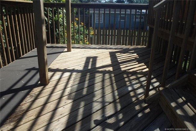 Photo - 852 E 14th St