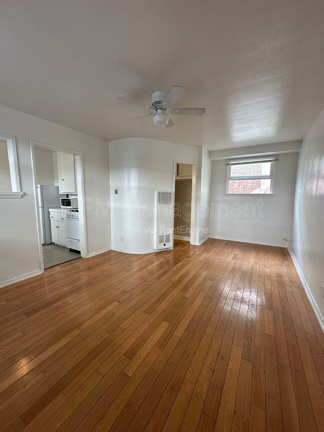 Building Photo - 1737 N Sycamore Ave Unit 112