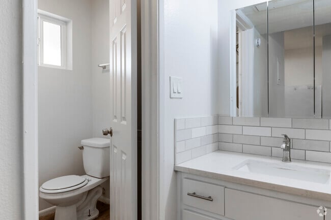 Studio - 350SF - Bathroom - Darwin Apartments