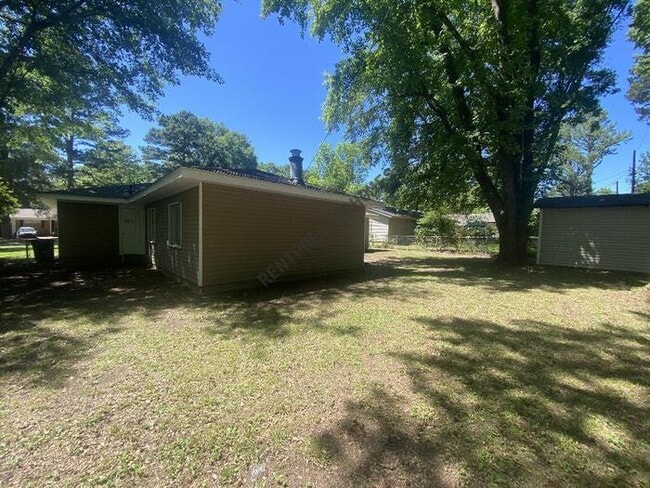 Building Photo - 3103 Hines Dr