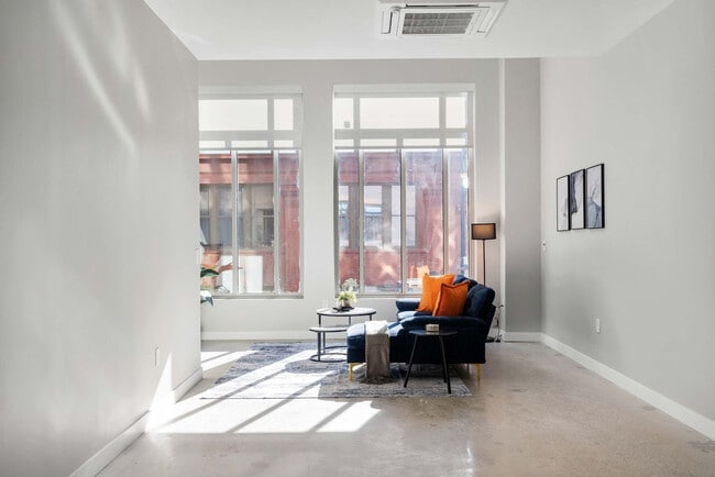 Photo - 205 W 4th St Unidad ID1465694P