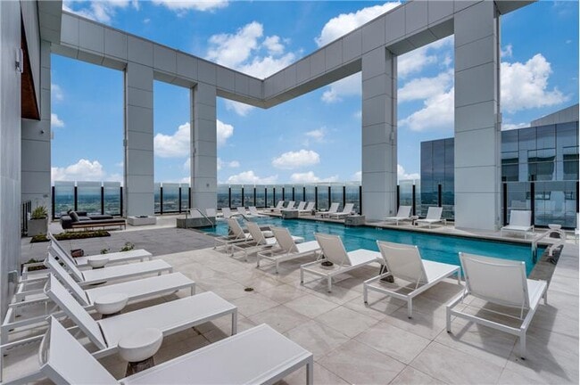 Photo - 807 Crawford St