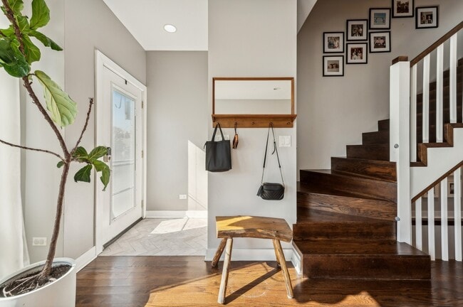 Photo - 4612 W Addison St