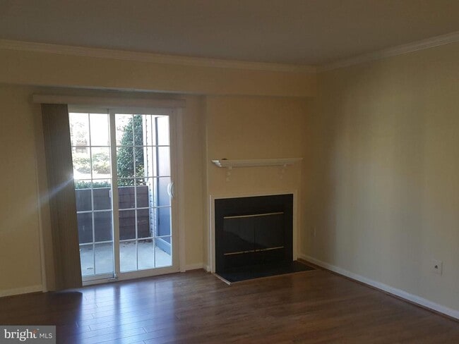 Photo - 6921 Victoria Dr Unit A