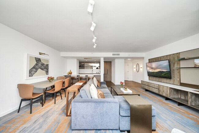 Building Photo - 1300 Lamar St Unit S8