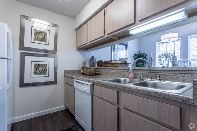 2 BR, 1 BA - 880 SF