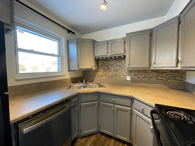 1125 W 96th Ave