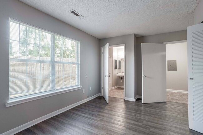 Photo - Jamestown Pointe Apartments