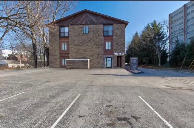 Photo - 1640 Nicholasville Rd Apartment