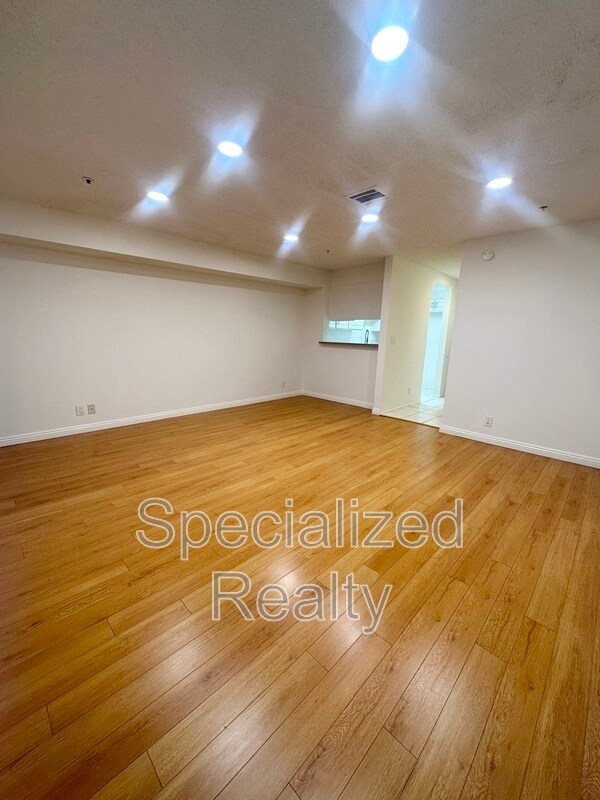 Photo - 621 N Louise St Unit 17