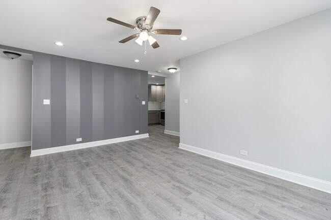 Photo - 7630 N Eastlake Terrace Unit 1E