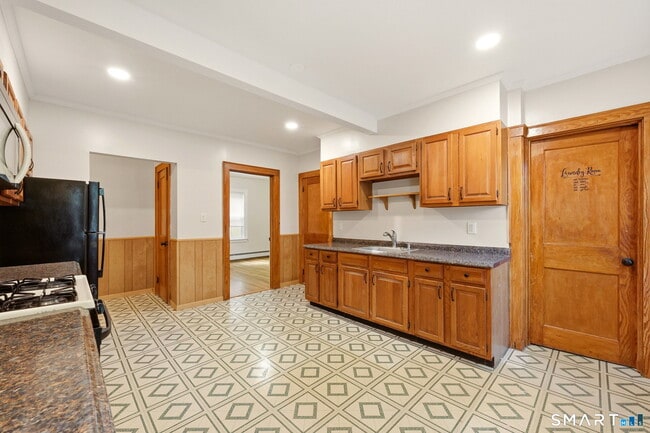 25 Long St Unit 2