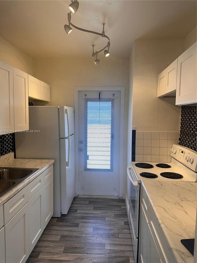 Building Photo - 19001 NE 2nd Ave Unit 1404-1404 Rental