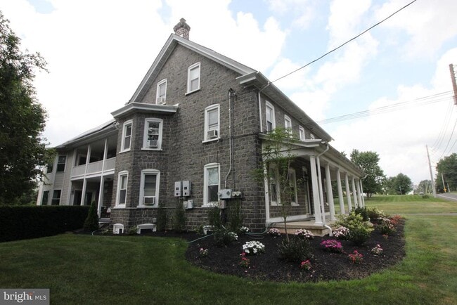 Building Photo - 418 Allentown Rd Unit 1 Rental